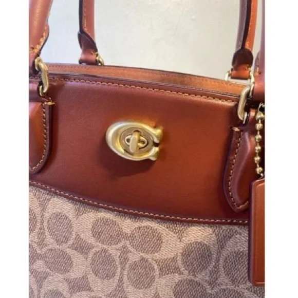 Coach hand bag for women - Picture 5 of 9